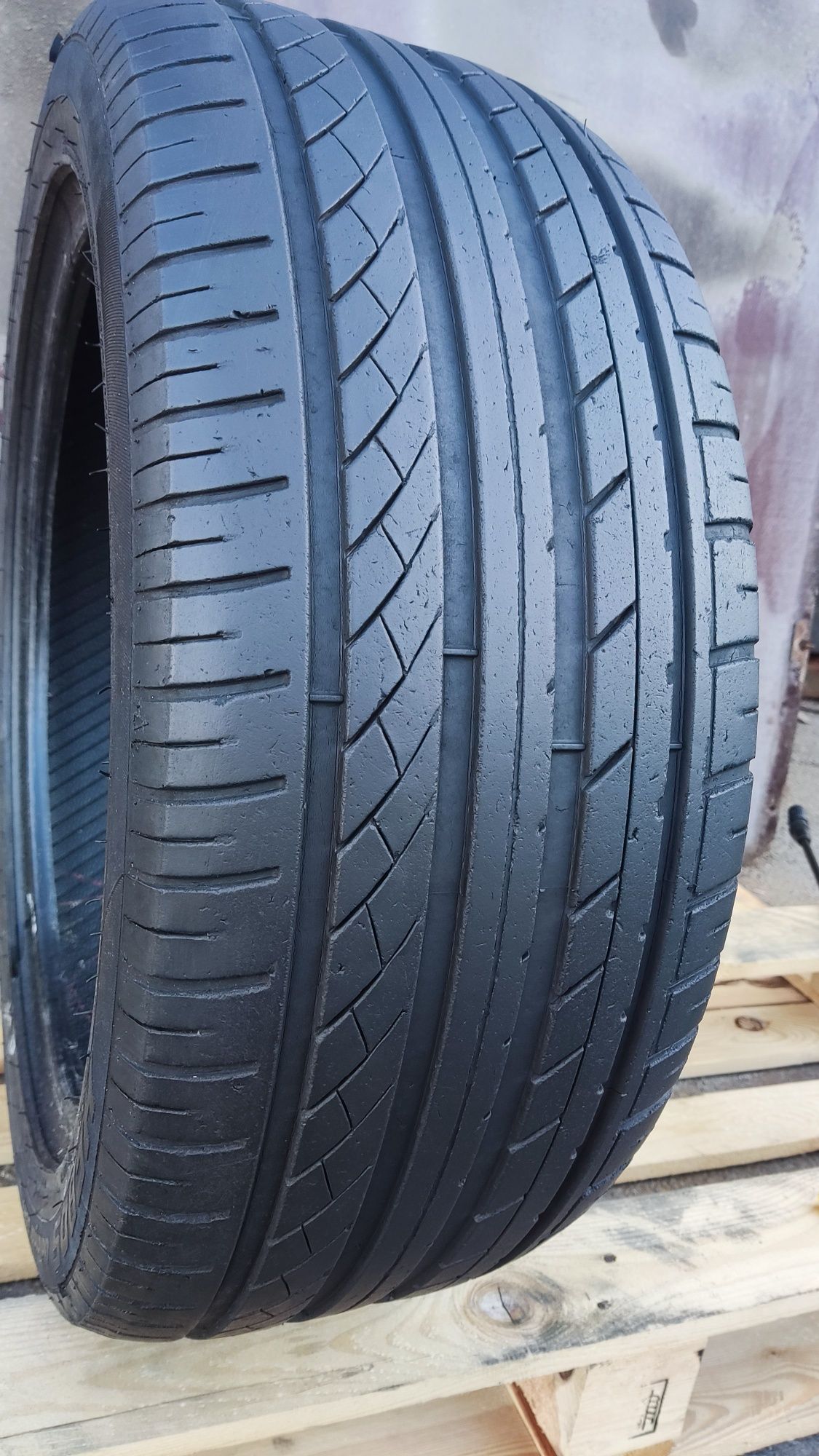 1бр. лятна гума 245/45/18 HiFly
XL подсиленa
dot19
6.5mm
Добро състоян