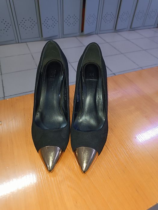 Продаются туфли.