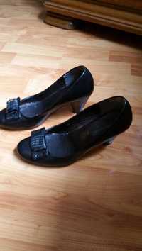 Vând pantofi negri, din piele, Benvenuti, mărimea 38