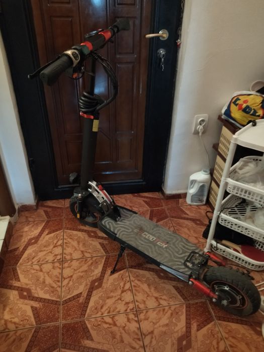 De vânzare trotineta electrică