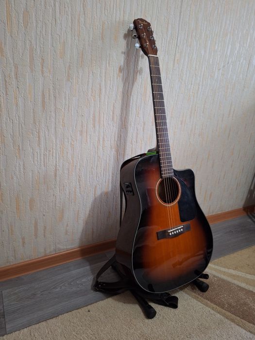 Электроакустическая гитара Fender CD-60 CE Dreadnought