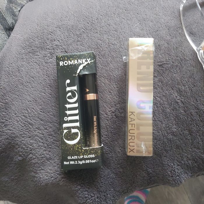 Продам блеск для губ 3шт