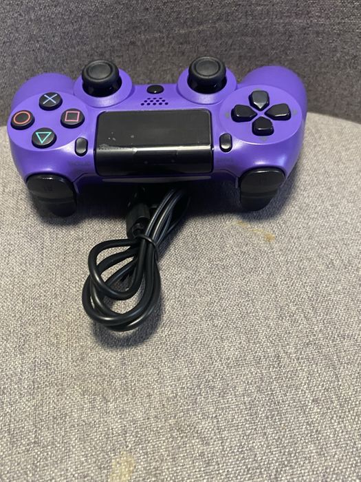 !!!НОВ!!! Контролер за ps4 идва с зарядно цвят лилав.
