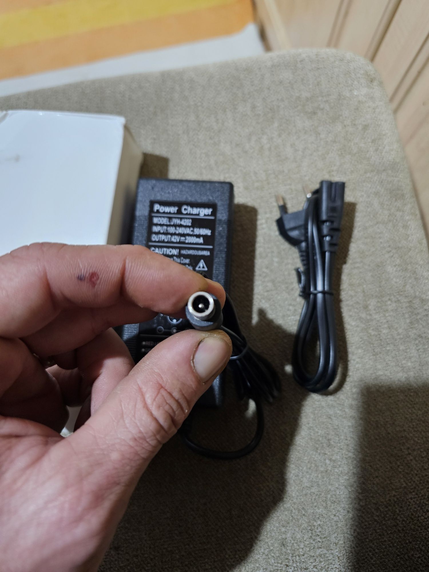 Incarcator 42V 2A compatibil trotineta electrica xiaomi