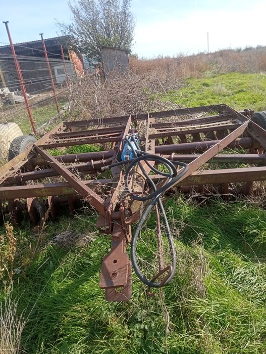 Vând tractor disc și remorca