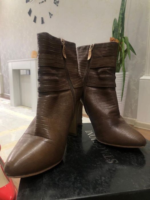 Продам женские туфли, состояние новых размеры 39,40