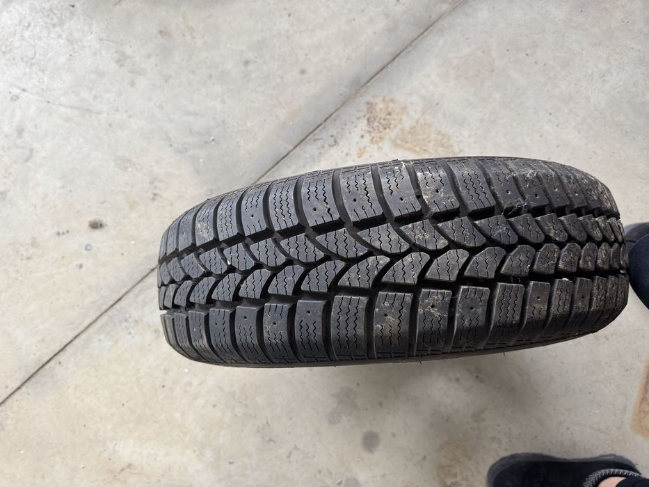 4 Anvelope M/S 2 uzate doar o luna, si foua purin mai uzate