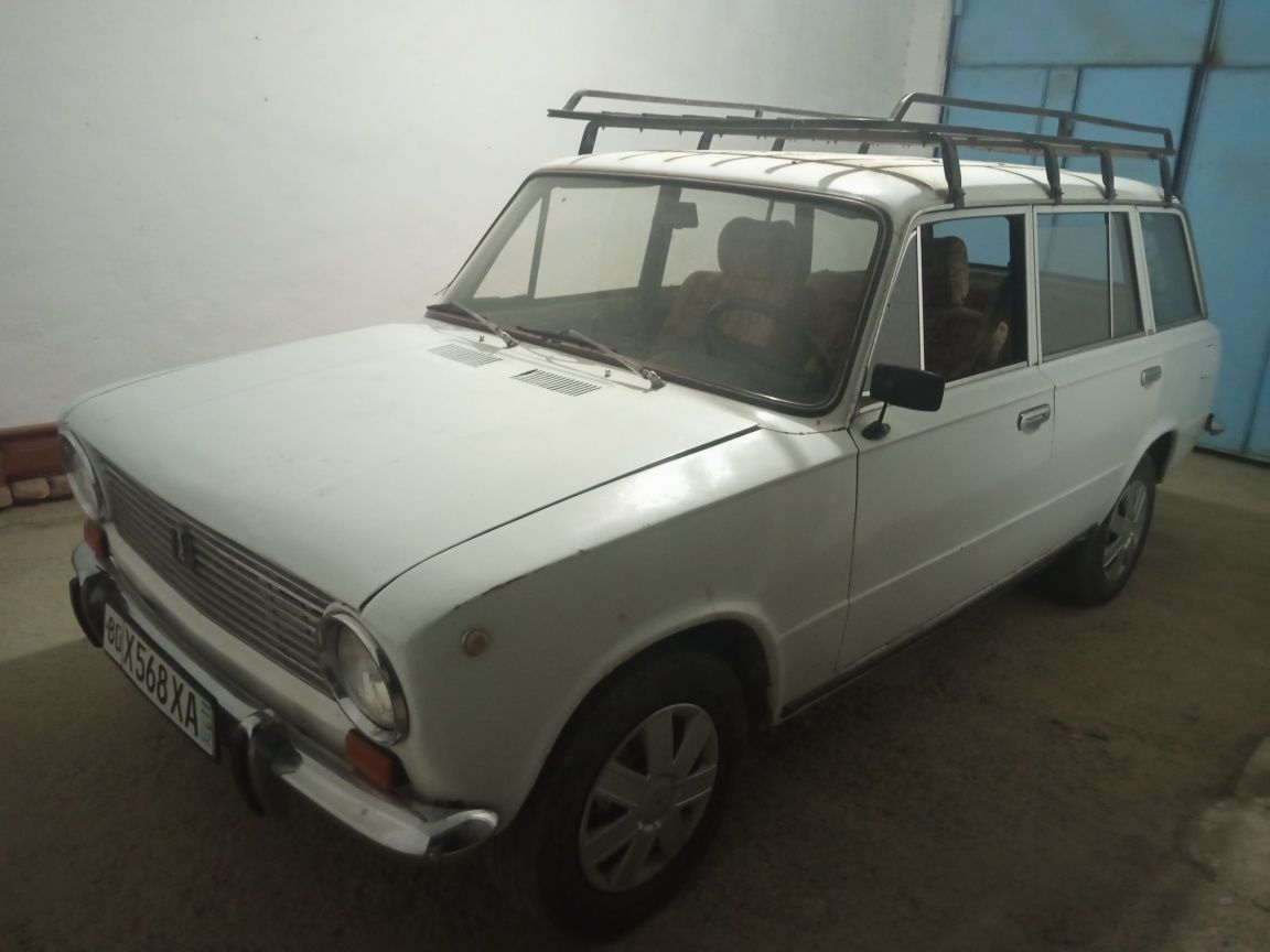 VAZ 2102 avtomobil
