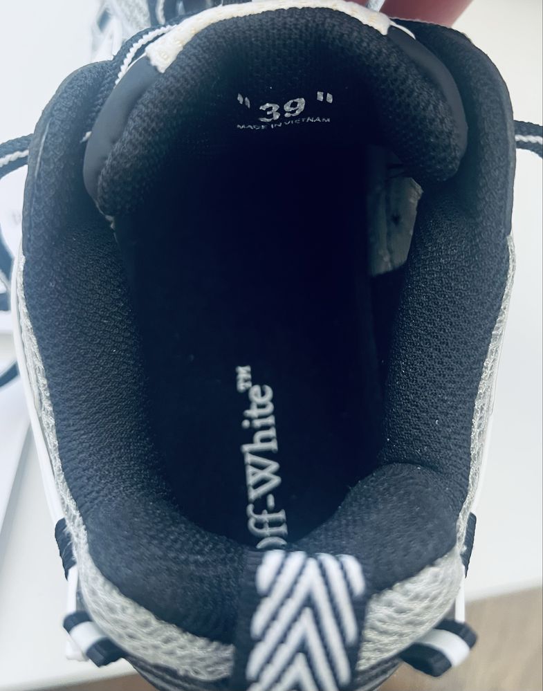 OFF-WHITE Be Right Back Grey Black