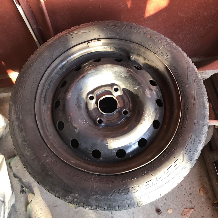 Продам внесезонные шины 195/55/15 с дисками