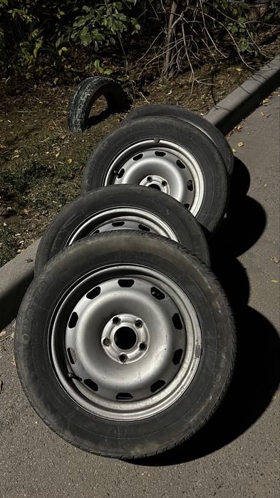 Железные диски с летними резинами 215.60.R16