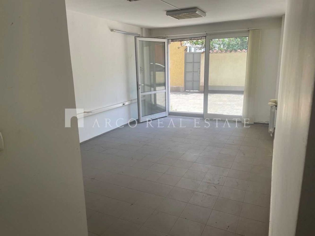 Дава се под наем Офис в София, Център - 90 кв.м за 510 € - Снимка #1