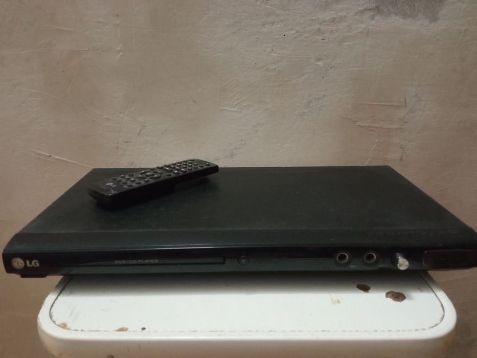 Продаю DVD.коробка дисков в подарок