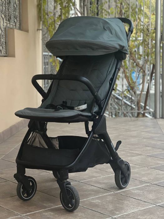 Продается детская коляска Easywalker