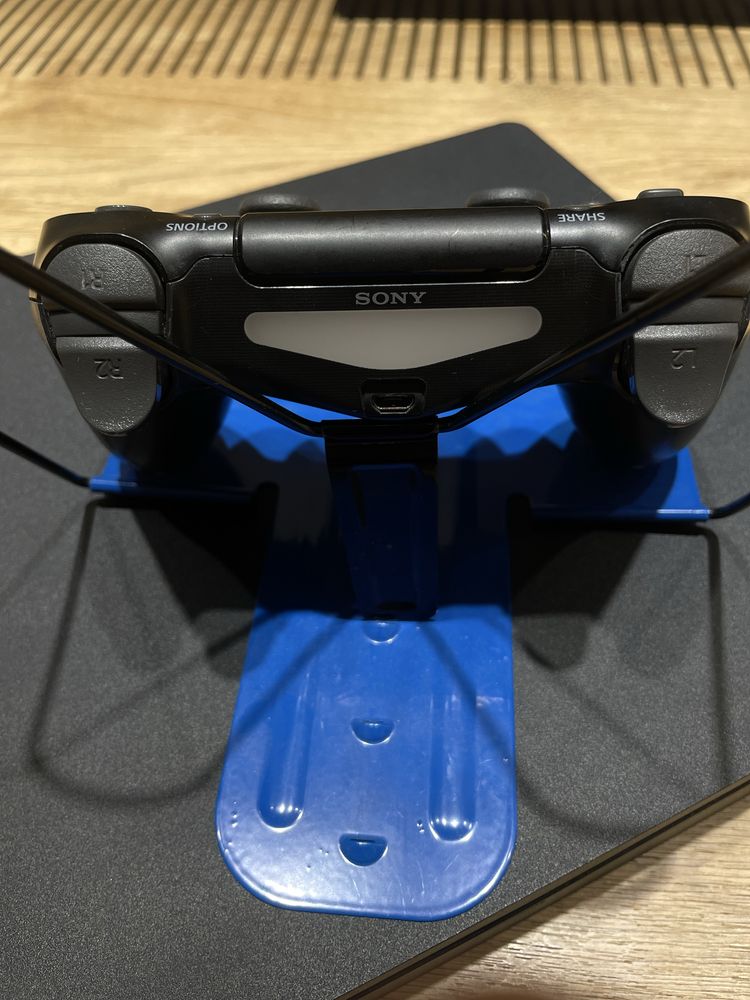 Продается Sony Playstation 4 slim