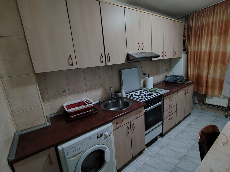 Închiriez apartament cu 3 camere decomandate zona Gării