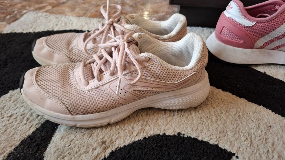 Adidas маратонки 36.5 с подарък още едни - 29лв