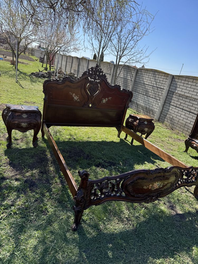 Dormitor matrimonial din lemn masiv, pictat și sculptat manual