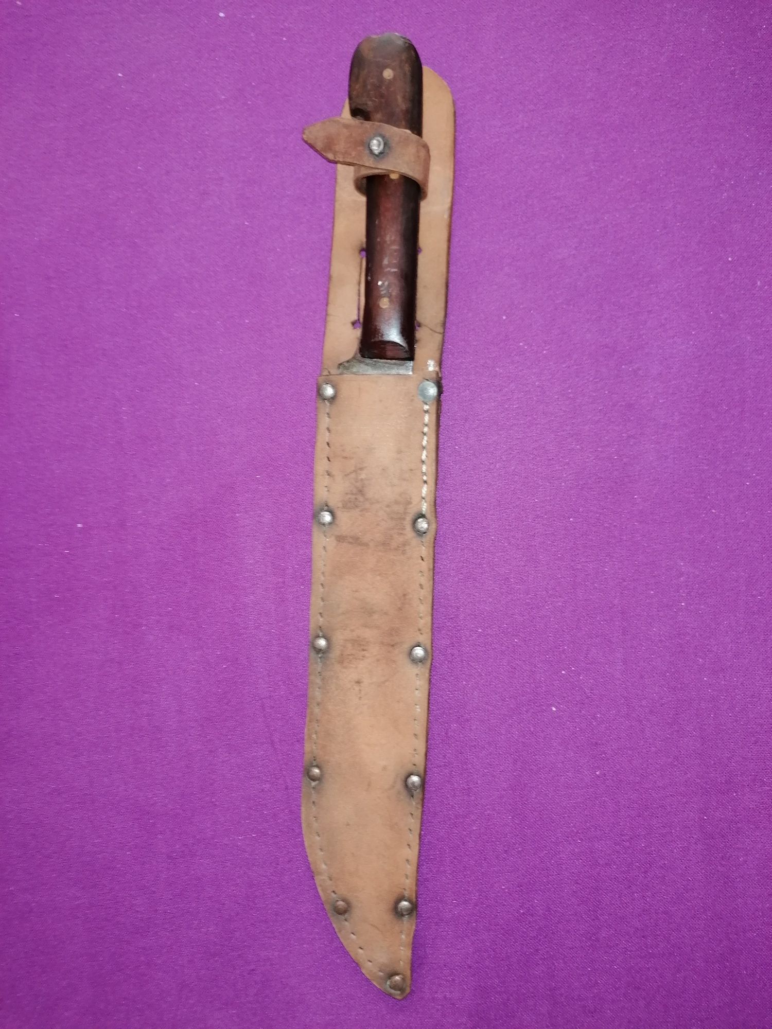 Голям български нож за клане кожена кания дръжка червено дърво стомана