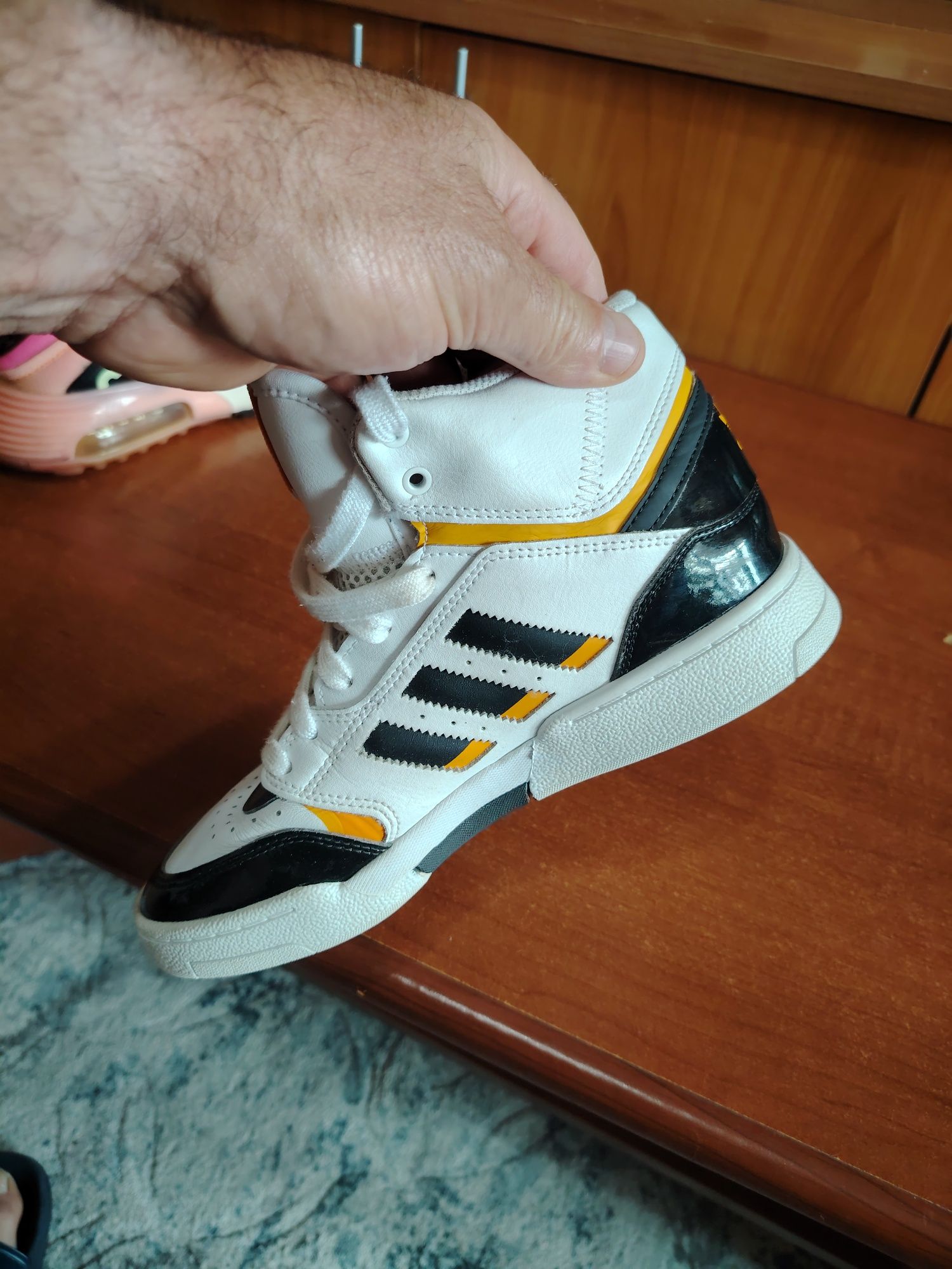 Vînd adidași Nike Adidas mărimi 36,5 38-39  preț 150 perechea!