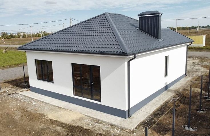 Case modulare pe structură metalică rezistentă și invelite cu panou sa