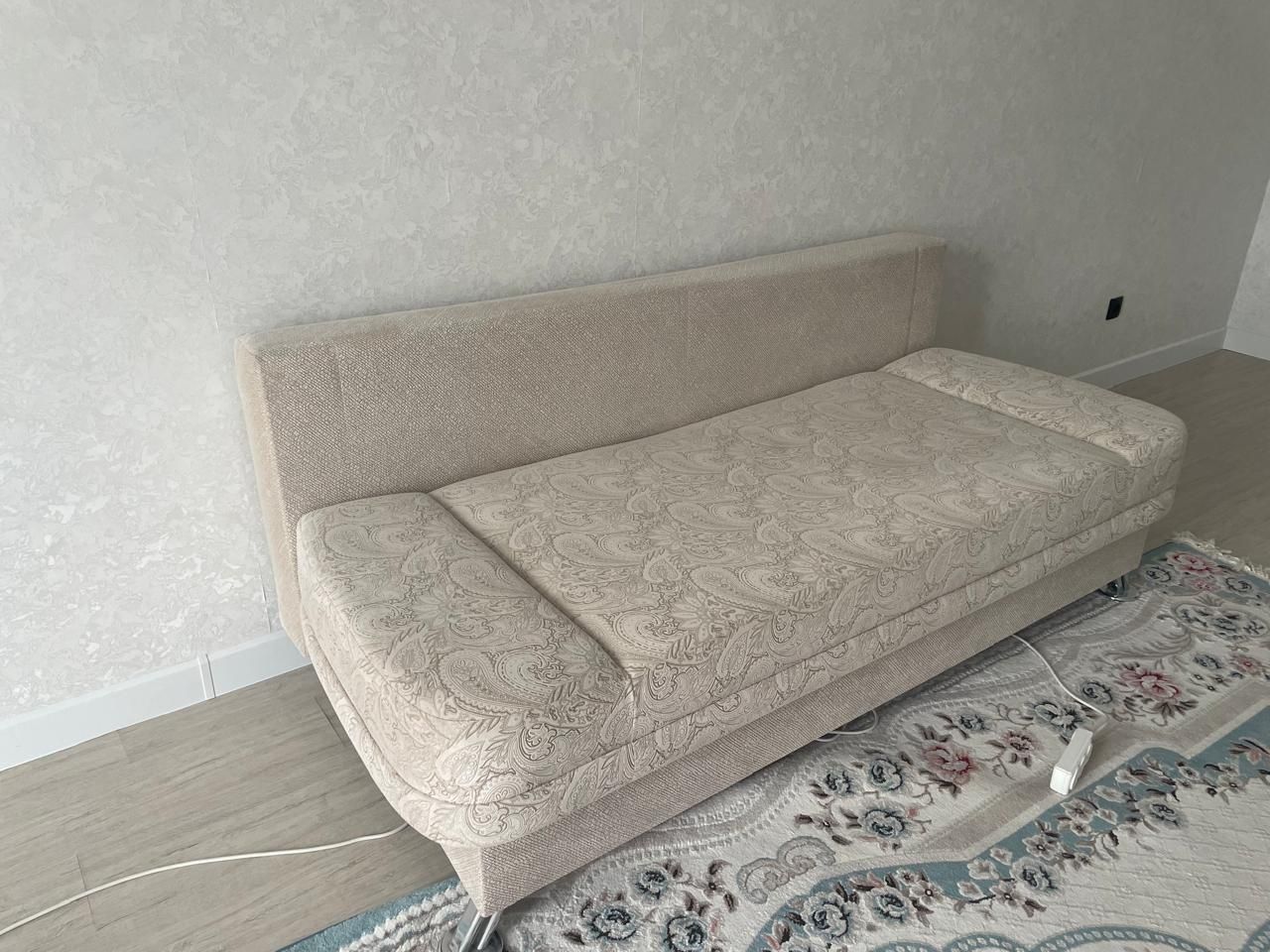 Продаётся диван в хорошем состоянии,
