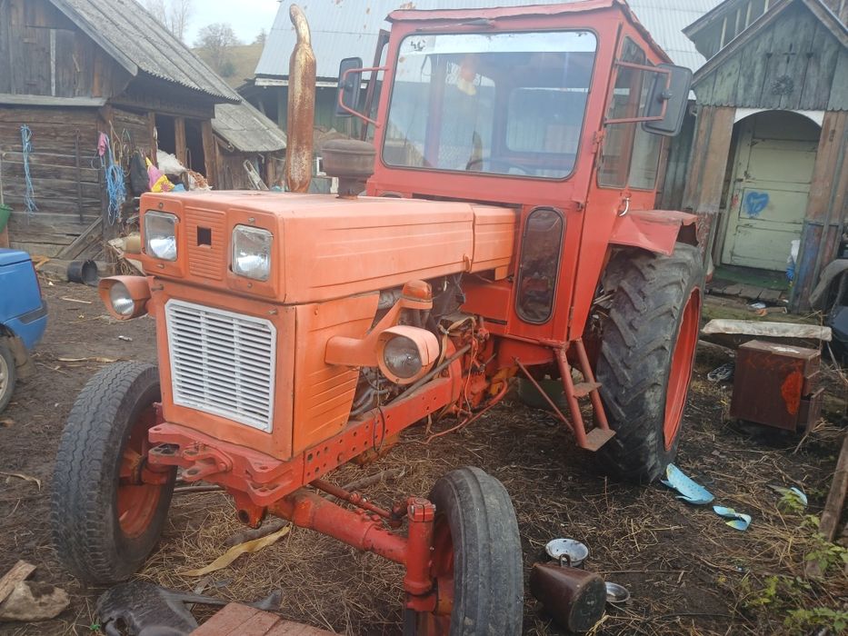 Tractor U650 rosu