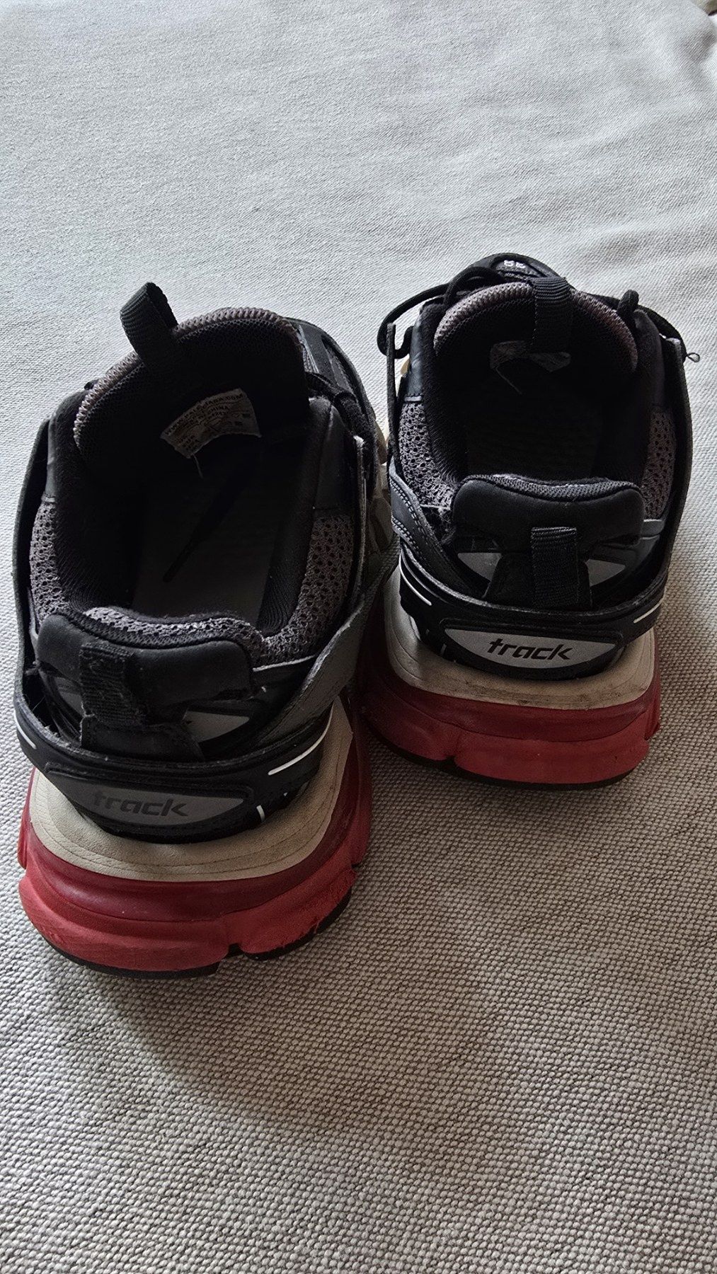 Balenciaga track art 542436
