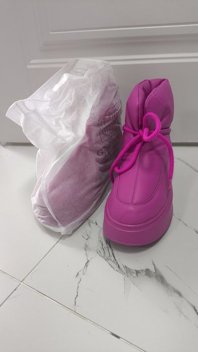 Новые зимние кроссовки 38