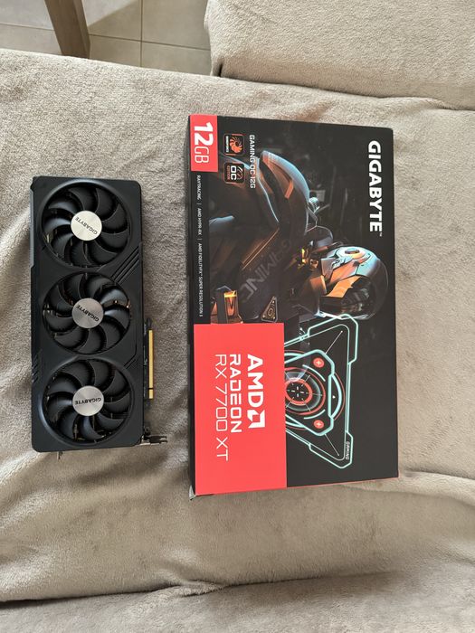 AMD Radeon Gigabyte RX 7700 XT 12GB