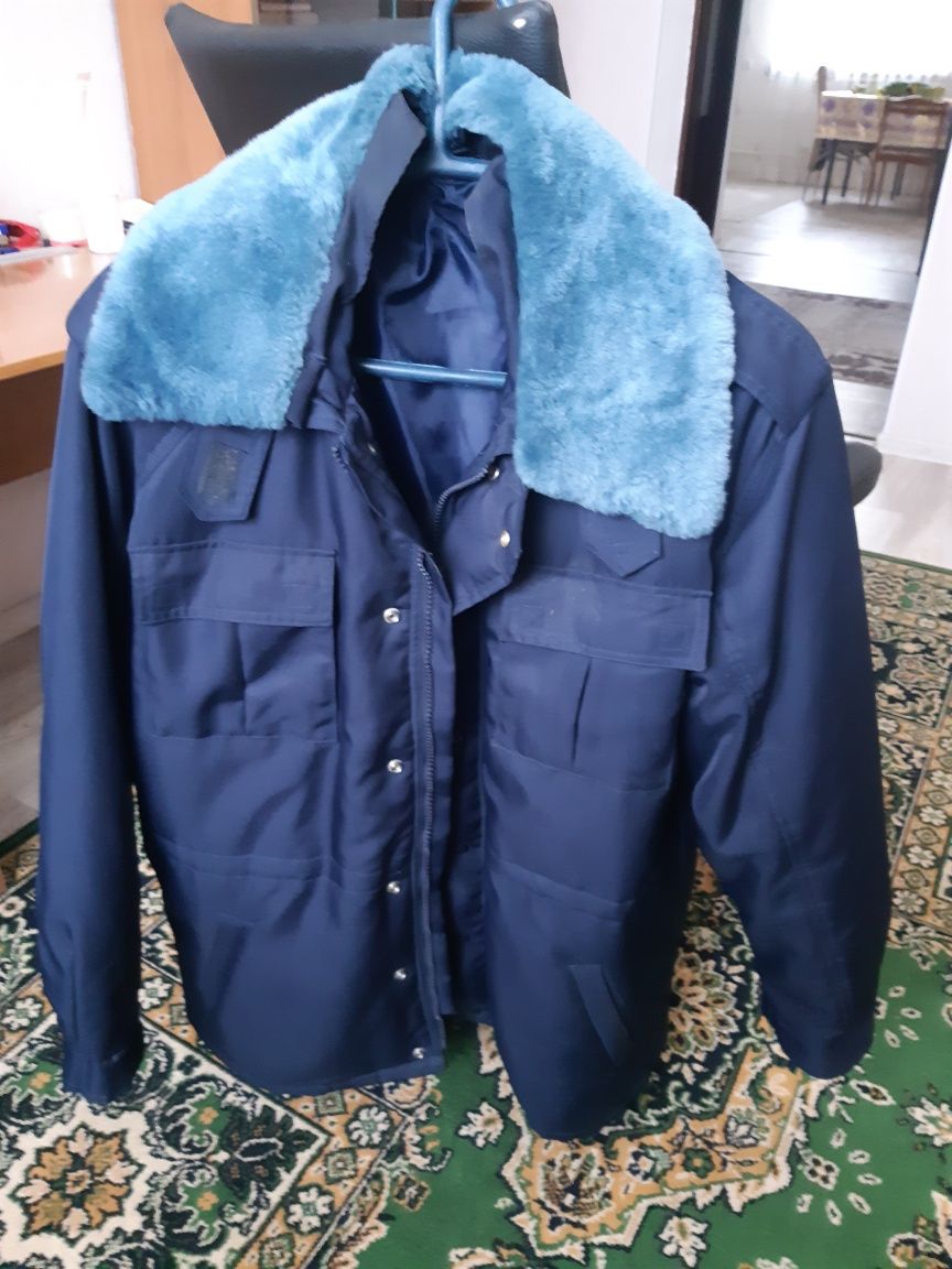Продам спеодежду летние и зимние комбезы жилет, куртку дождевик.