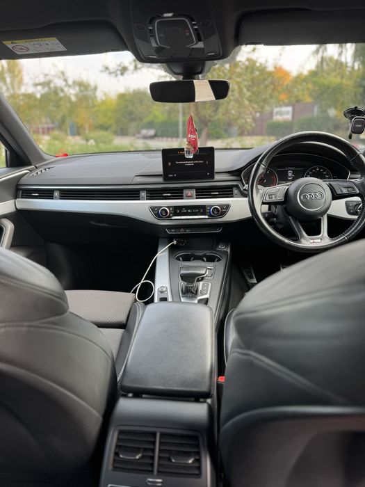 Audi A 4 2.0 TDI 190 cp S-Line Automat S Tronic Volan Dreapta