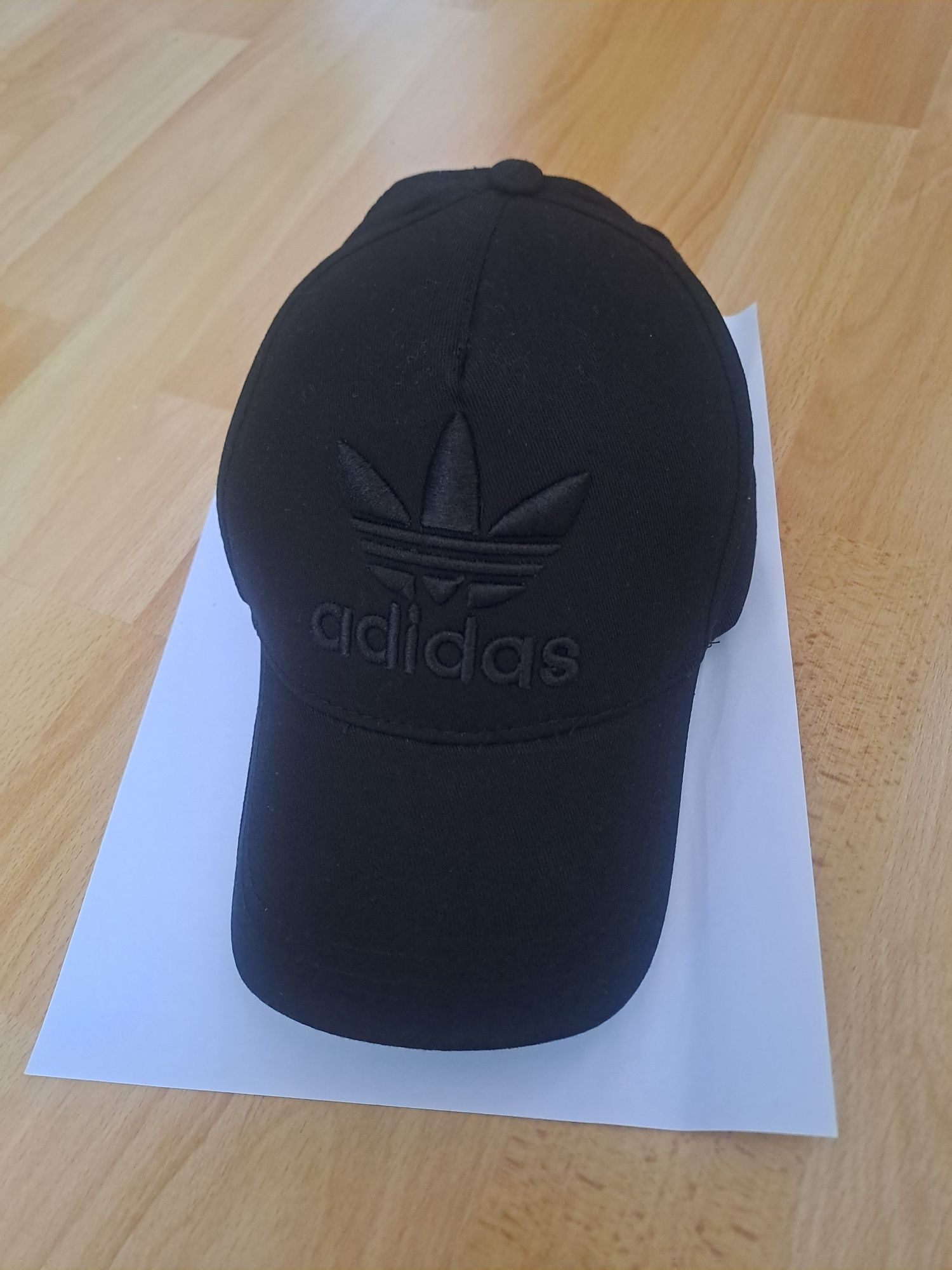 Vind Șapcă Adidas nouă