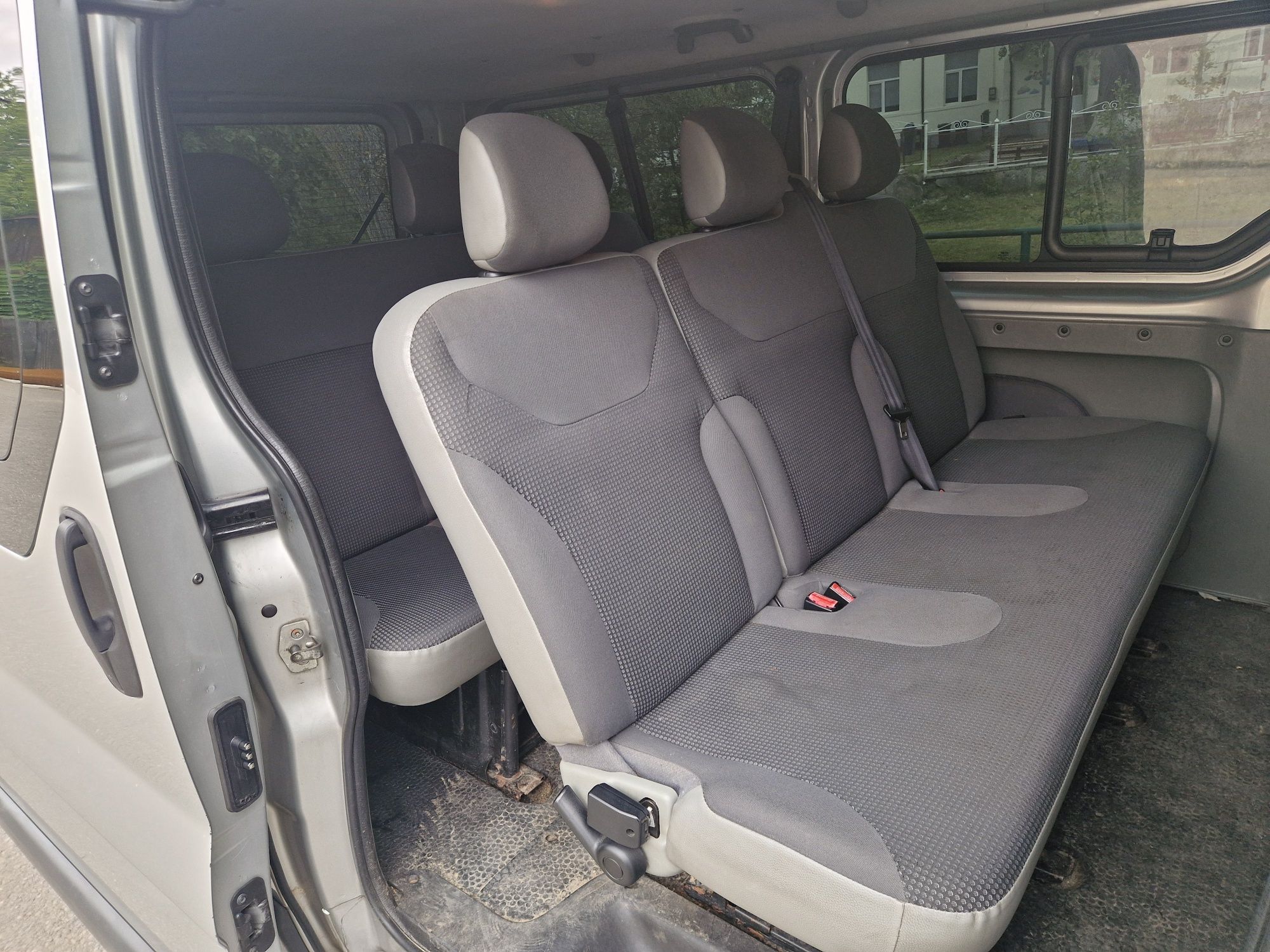 De vânzare Opel Vivaro 8+1 locuri an 2010