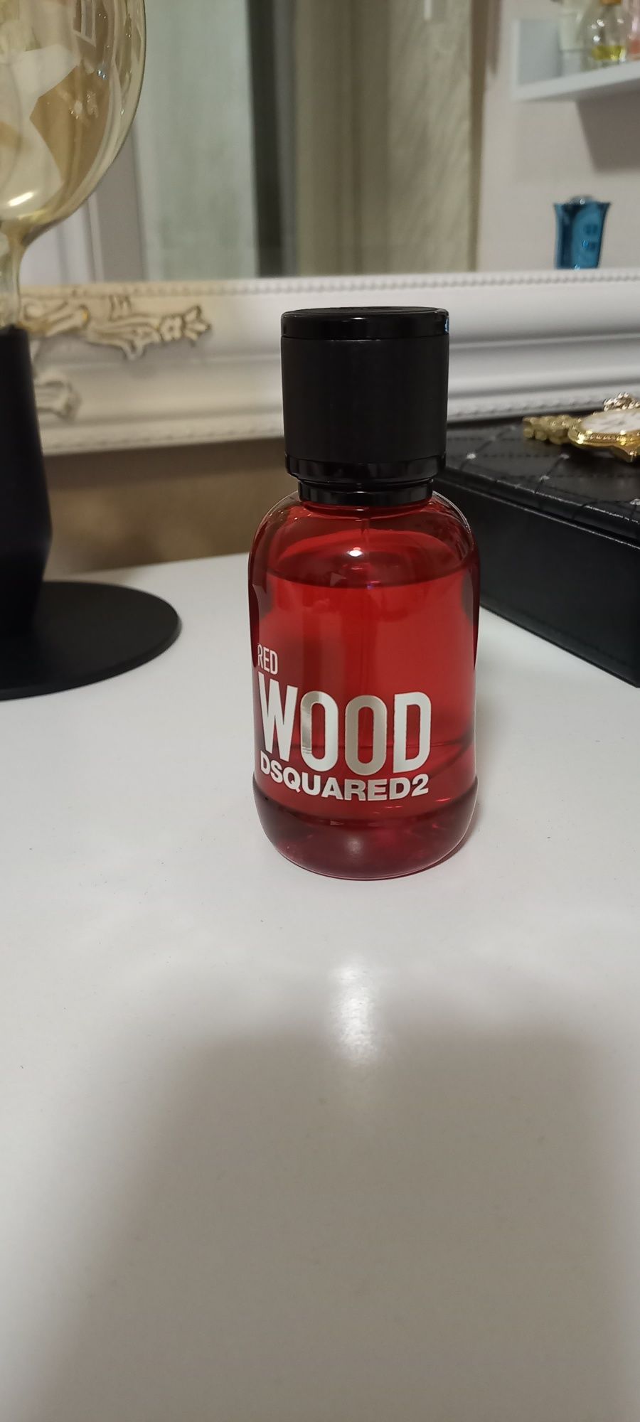 Дамска тоалетна вода Dsquared red  wood 50ml