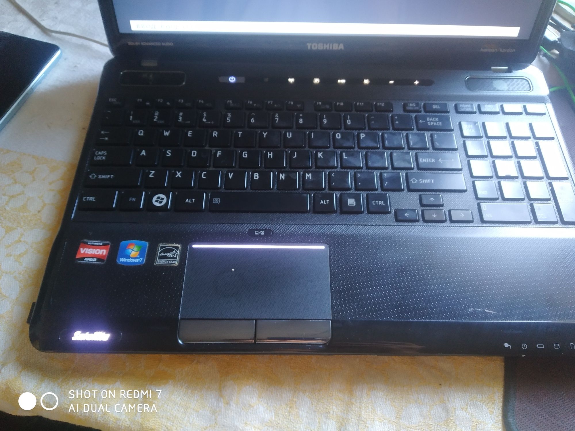 Toshiba noutbuk sotiladi
