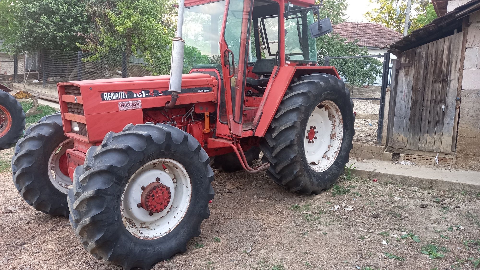Tractor renault 4x4 75 cp