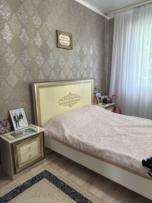 Продам тахту с двумя тумбами и комодом
