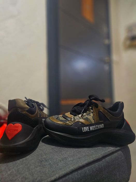 ОРИГИНАЛНИ love moschino