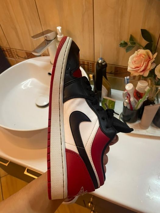 Jordan 1 low bred toe
