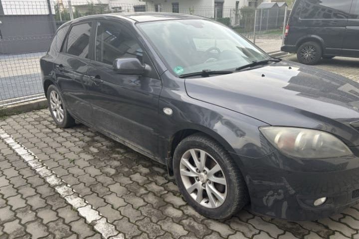 Mazda 3.    2006