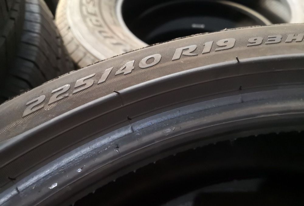 225 40 19 цола Pirelli dot 23