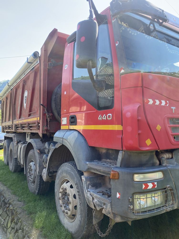 Vând iveco traker 8x4