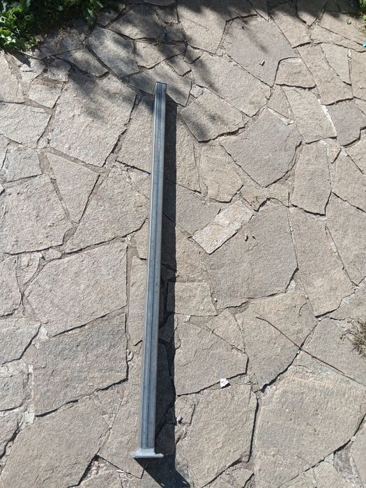 Колове за ограда с планка