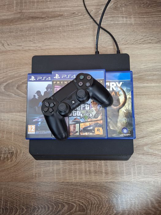 Vând PS4 slim ca nou.