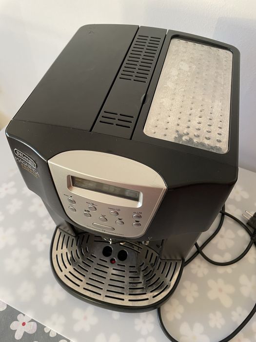 Espressor DeLonghi Magnifica pronto cappuccino