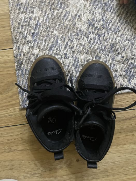 Ghetute Clarks baieti 24