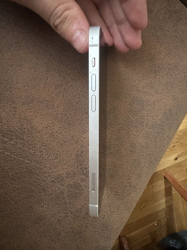 Iphone 12 / 128gb със 100% капацитет на батерия!