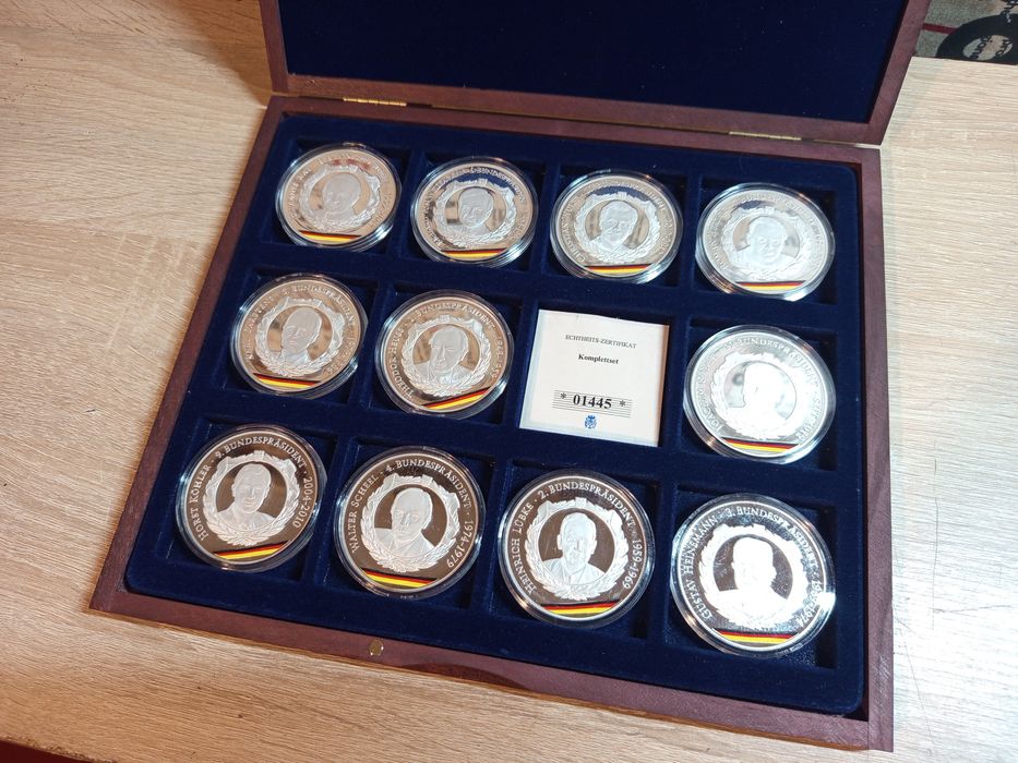 Посребрени плакети с частично позлатяване"Президентите на Германия"
