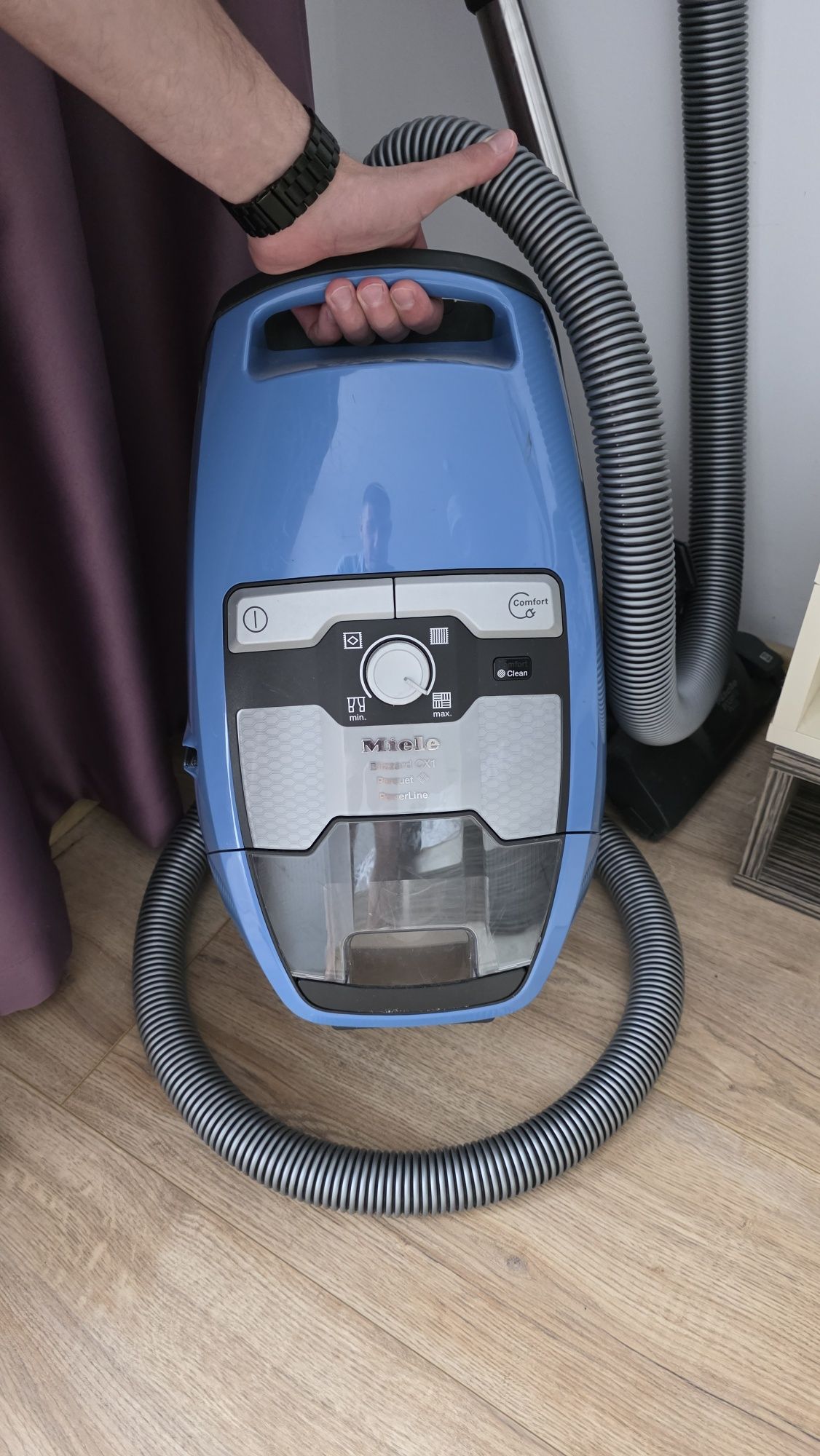 Прахосмукачка Miele Blizzard CX1